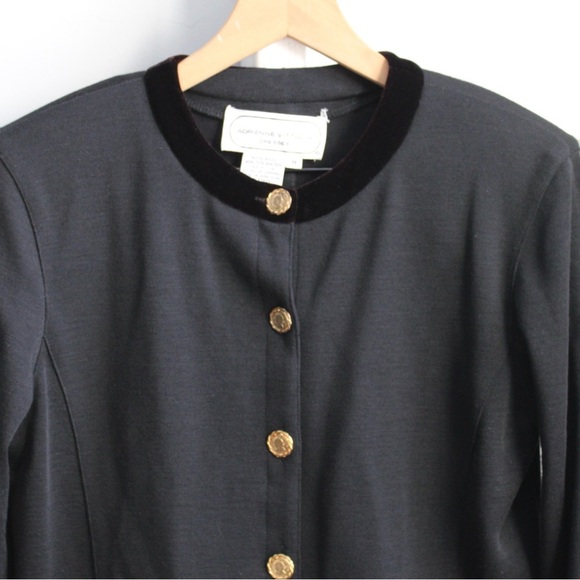 Adrienne Vittadini VTG Black Collarless Velvet Trim Cropped Blazer Size Medium - Picture 4 of 5